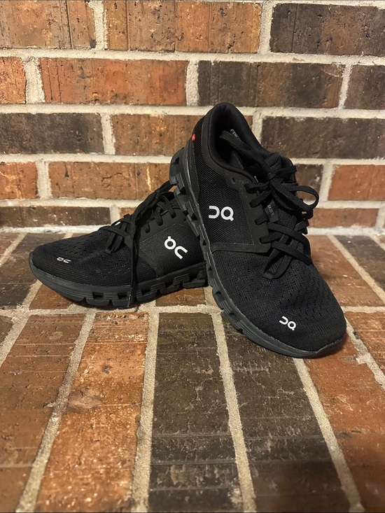 On Running Shoes - On Running Women's Black Cloud X size 8.5